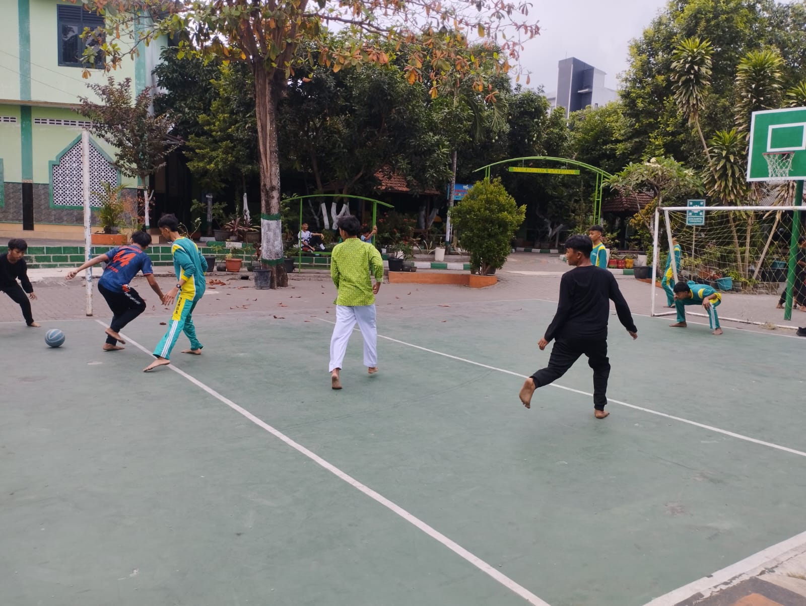 Semangat Sehat Berlanjut di Lapangan, Murid Kelas VII dan VIII MTsN 9 Bantul Gelar Futsal Persahabatan